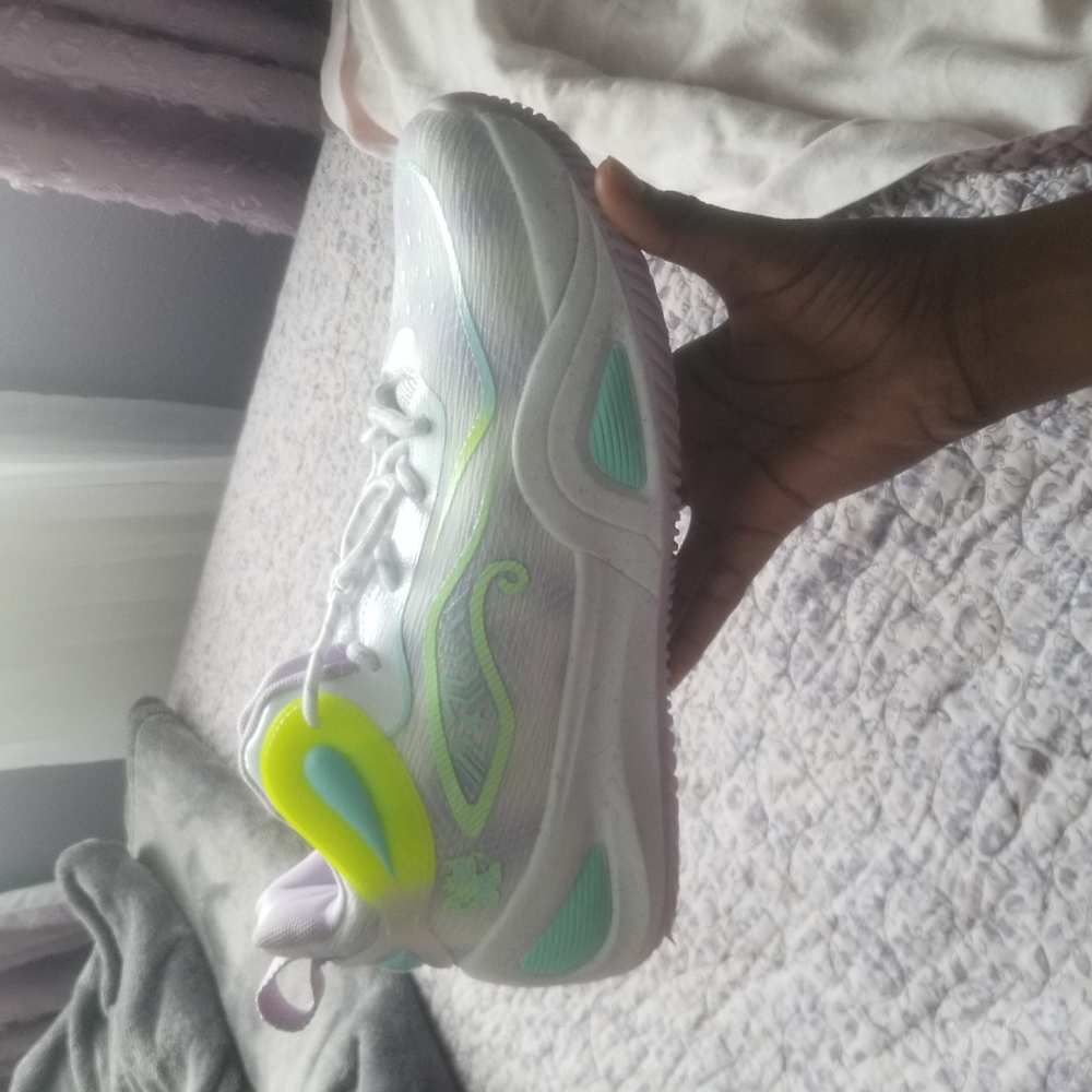 Amazon Essentials White and Green Chunky Sneakers